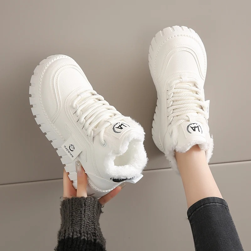 Chloé - Chaussures D'Hiver Montantes À Imprimé Logo Ladies