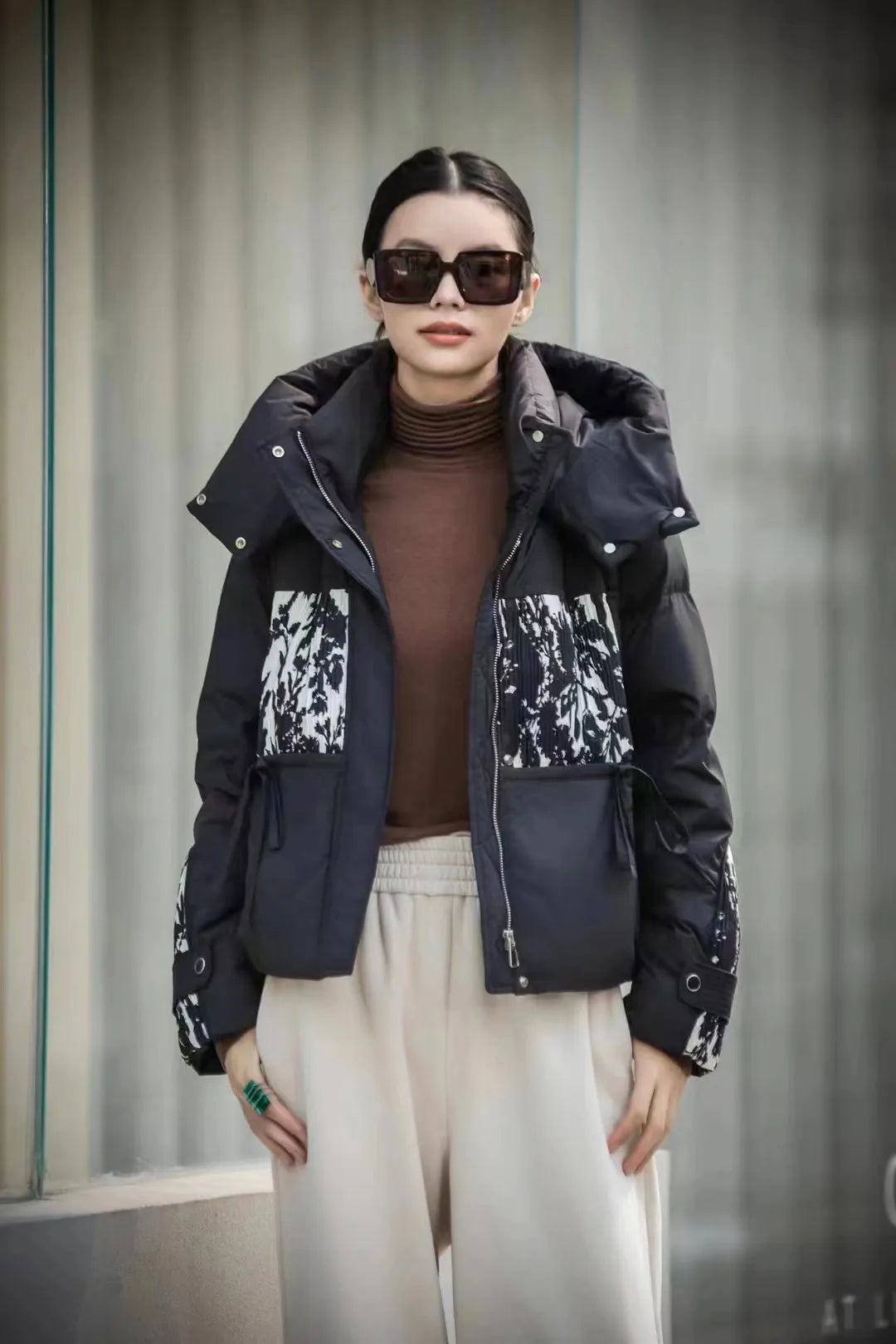 Elvy - Veste Courte en Duvet à Capuche et Coutures Souples