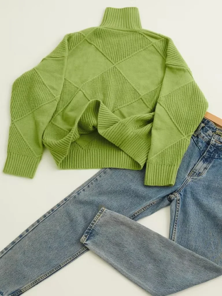 Pull d'hiver élégant avec un décolleté épais