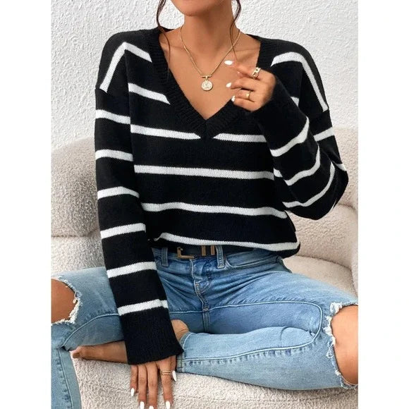 Élégant pull rayé à col en V
