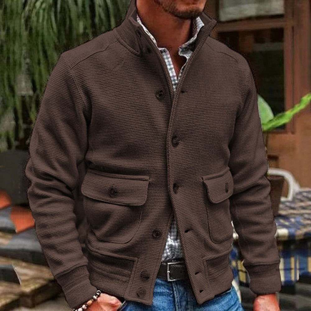 Une veste pour homme confortable à col montant pour un usage quotidien, synonyme de confort et de style