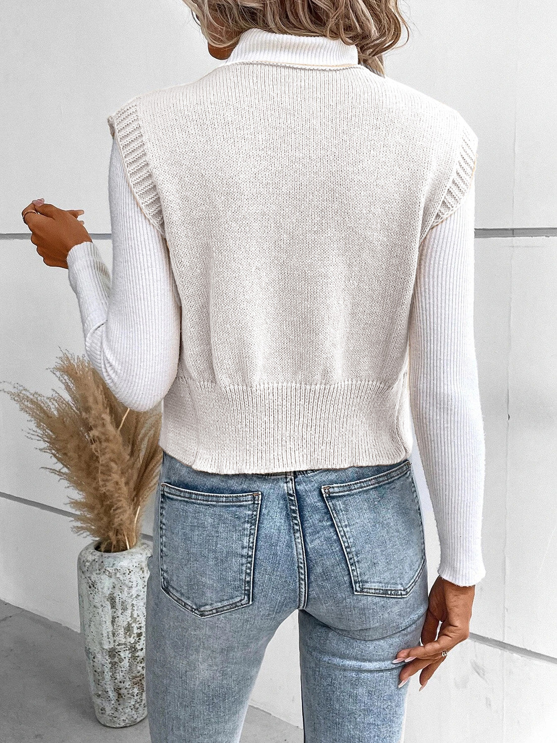 Mila - Gilet en maille à col en V et boutons pour femme