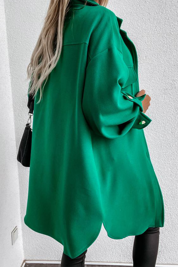Veste avec poches plaquées et col rabattu pour un confort élégant
