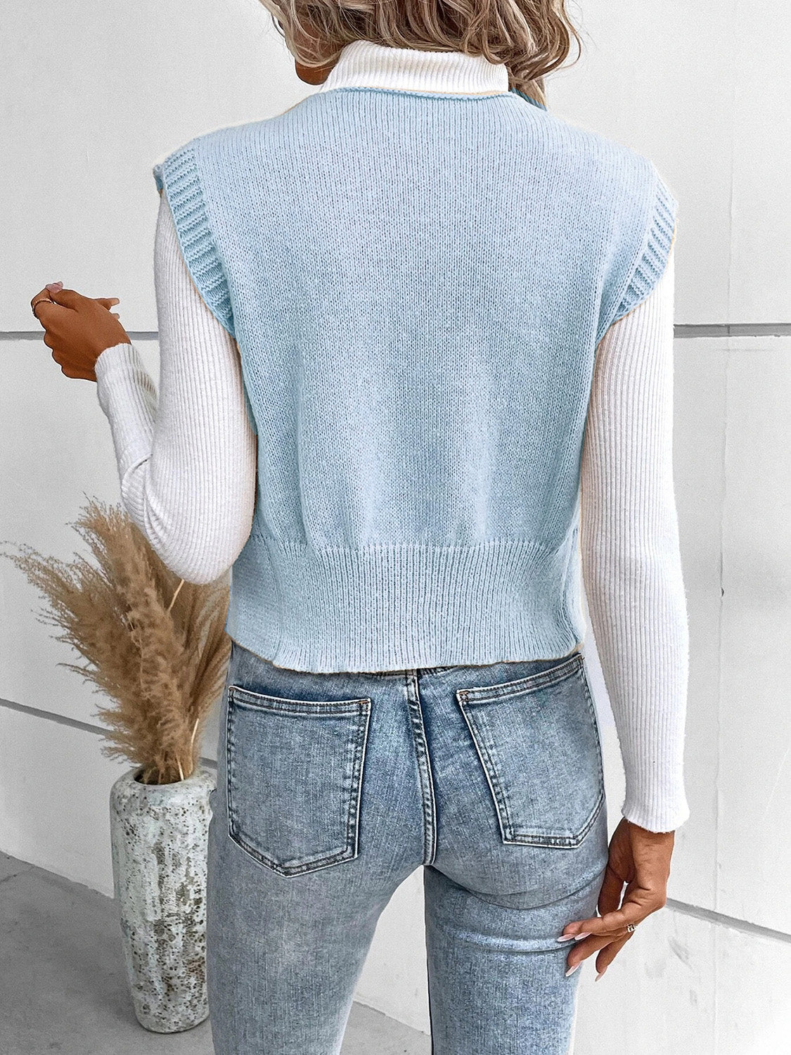 Mila - Gilet en maille à col en V et boutons pour femme