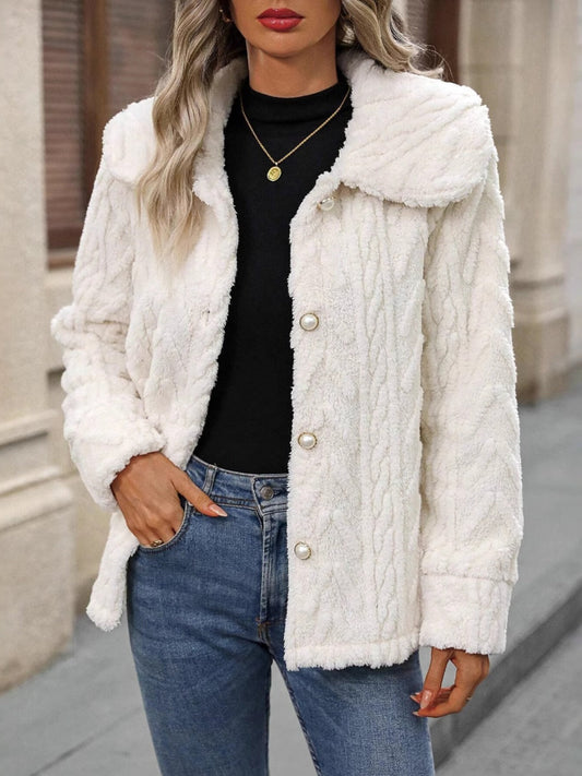 Carole - Manteau à texture douce, à boutons et col rouge