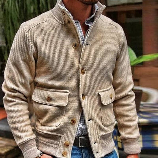 Une veste pour homme confortable à col montant pour un usage quotidien, synonyme de confort et de style