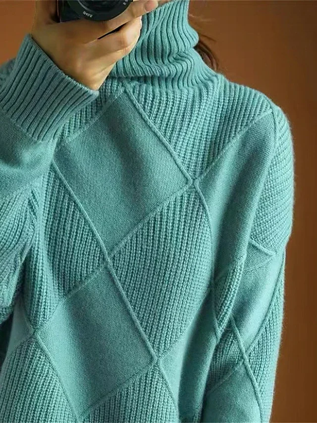 Pull d'hiver élégant avec un décolleté épais