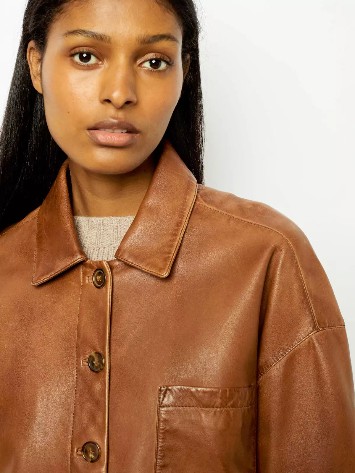 Veste élégante pour femme : choix idéal pour les promenades d'automne