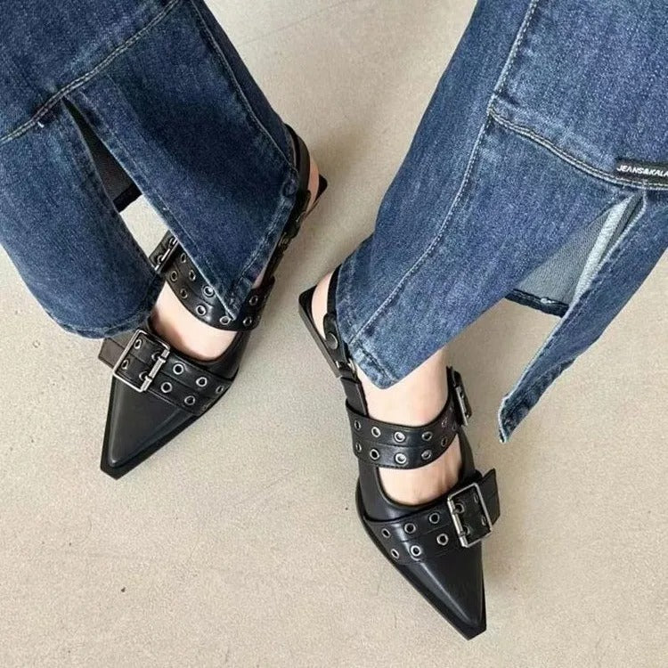 Chaussures pointues élégantes pour femmes avec des modèles de boucles - Bernila