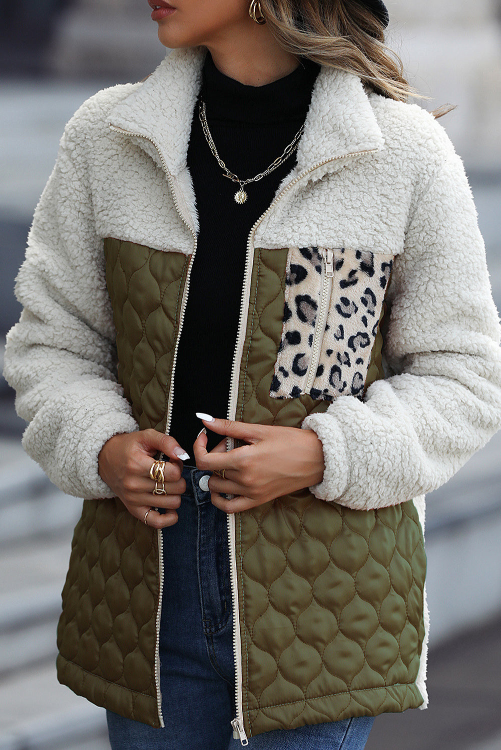 Élise - Veste Zippée à Col Montant en Sherpa à Patches Léopard