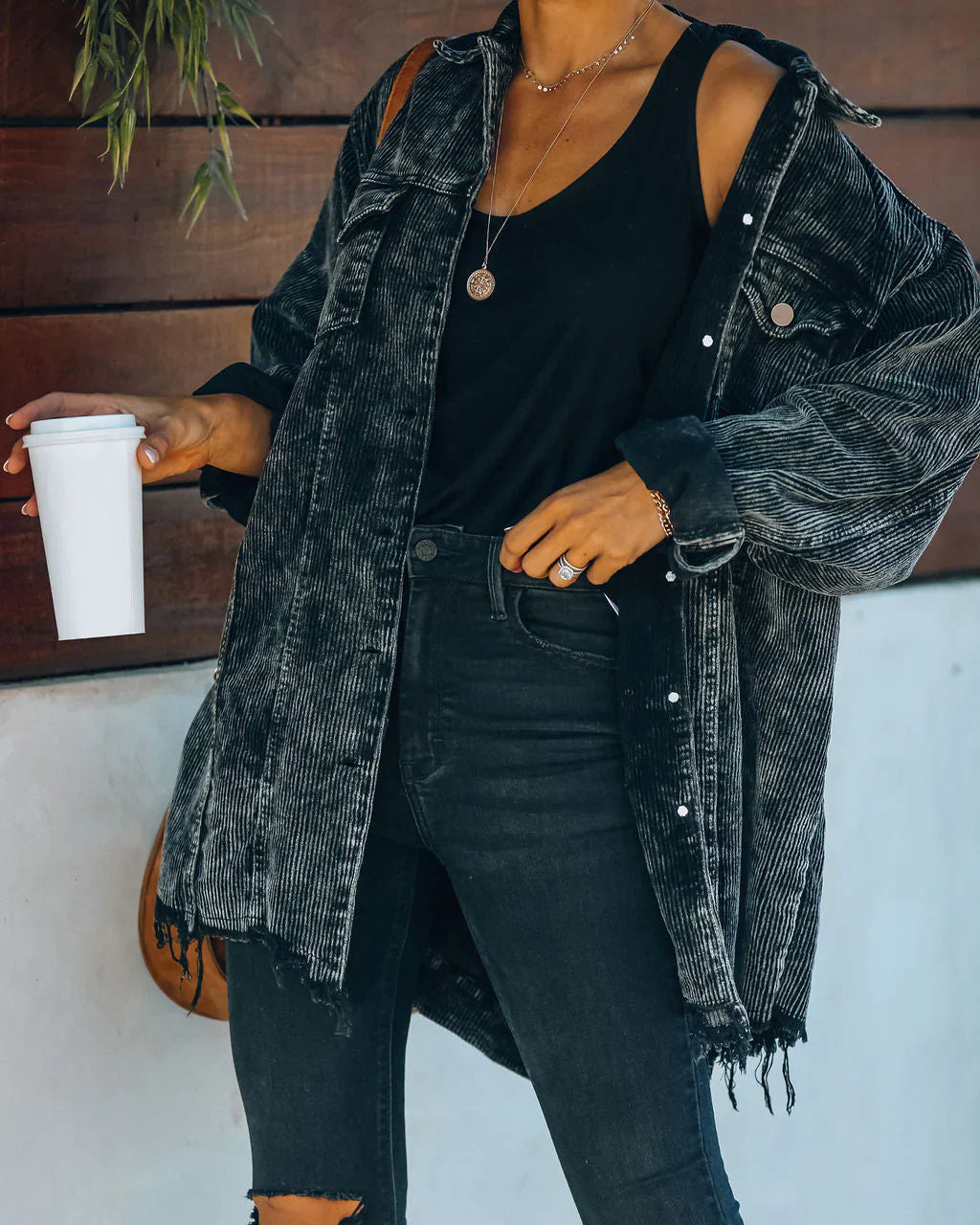 Veste élégante avec détails vieillis et poches confortables en gris