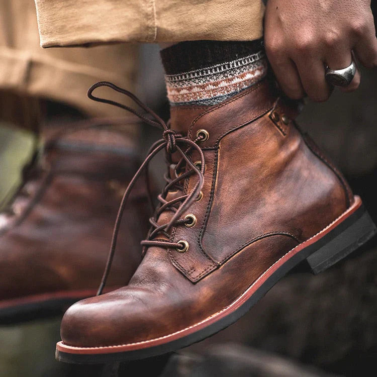 Bottes élégantes avec coutures à la main