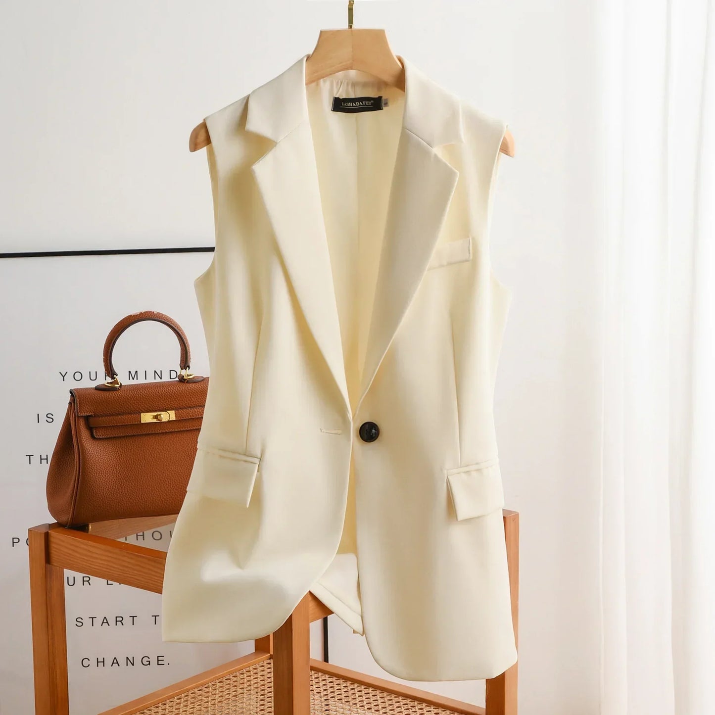 Gilet classique sans manches à simple boutonnage avec col à revers pour femmes