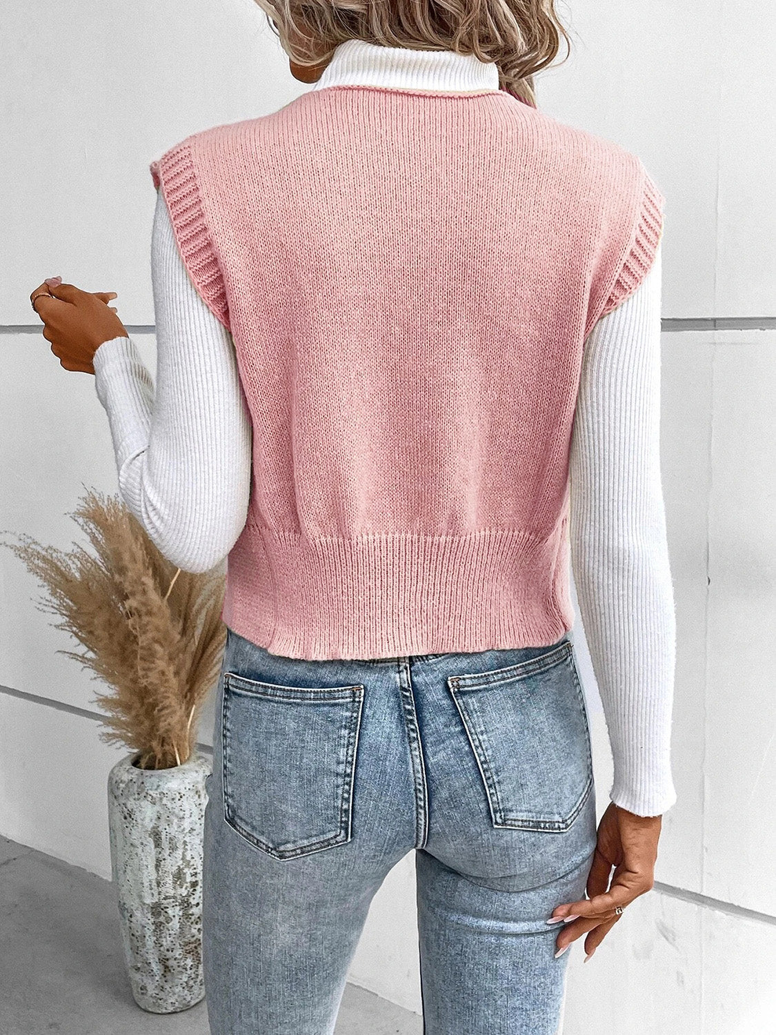 Mila - Gilet en maille à col en V et boutons pour femme