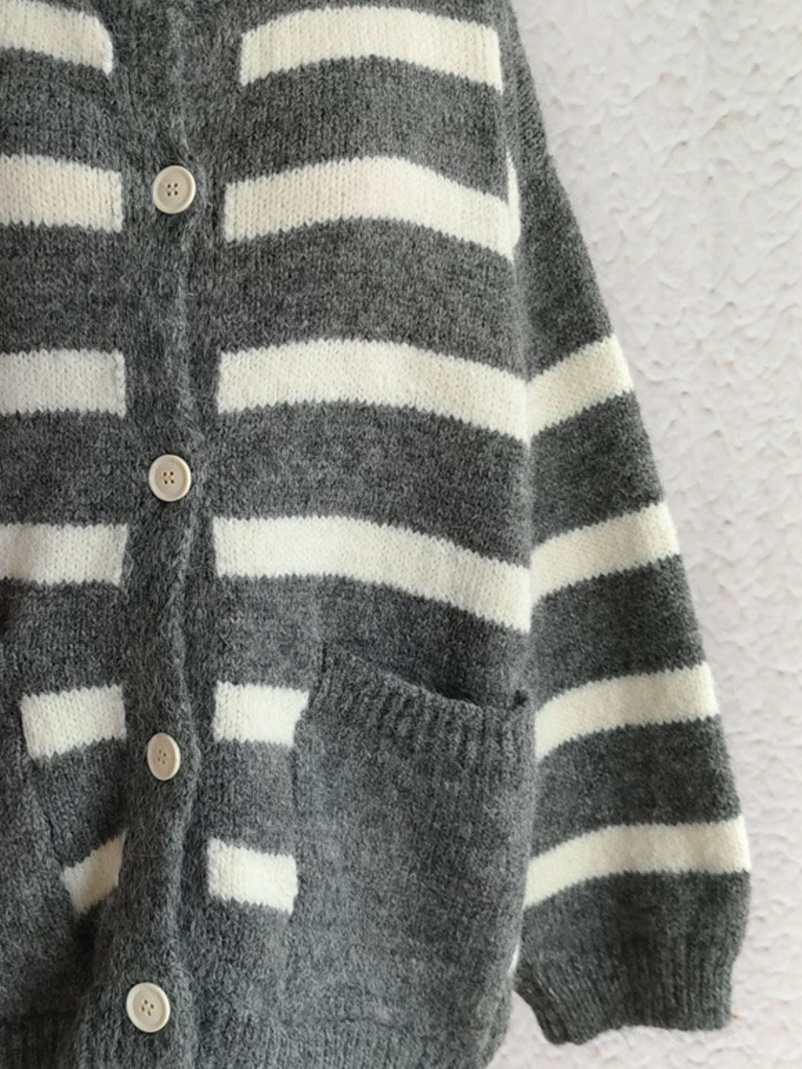 Lea - Cardigan à rayures boutonné et manches longues pour femme