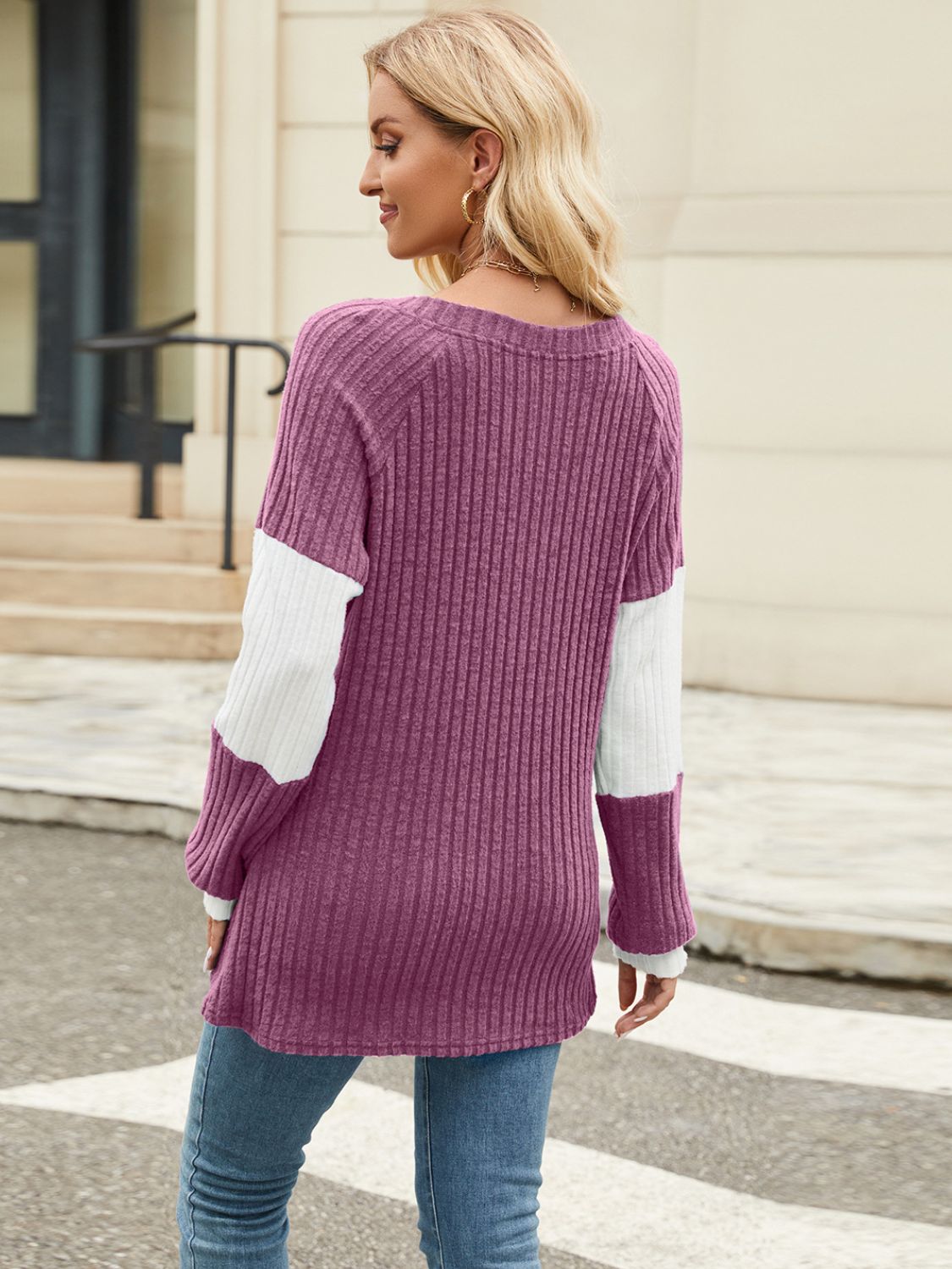Layla - T-shirt à manches longues et col en V avec blocs de couleur pour femme