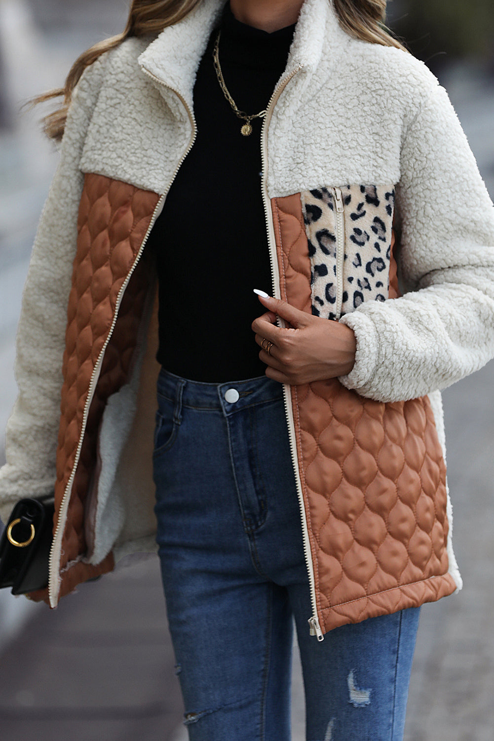 Élise - Veste Zippée à Col Montant en Sherpa à Patches Léopard