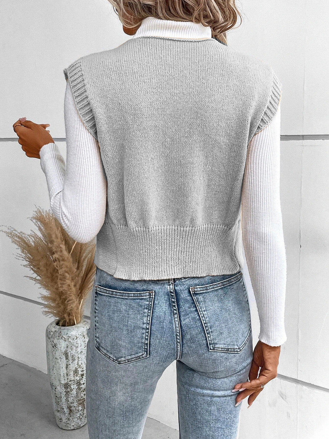 Mila - Gilet en maille à col en V et boutons pour femme