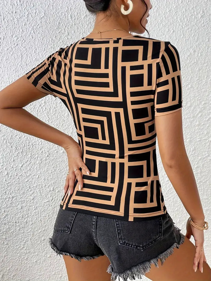 Ari - T-shirt Élégant avec Découpe à la Poitrine pour Femmes en Rayures Noires et Beiges
