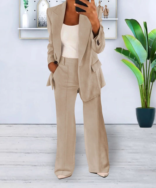 Costume d'affaires chic, polyvalent et élégant pour femme